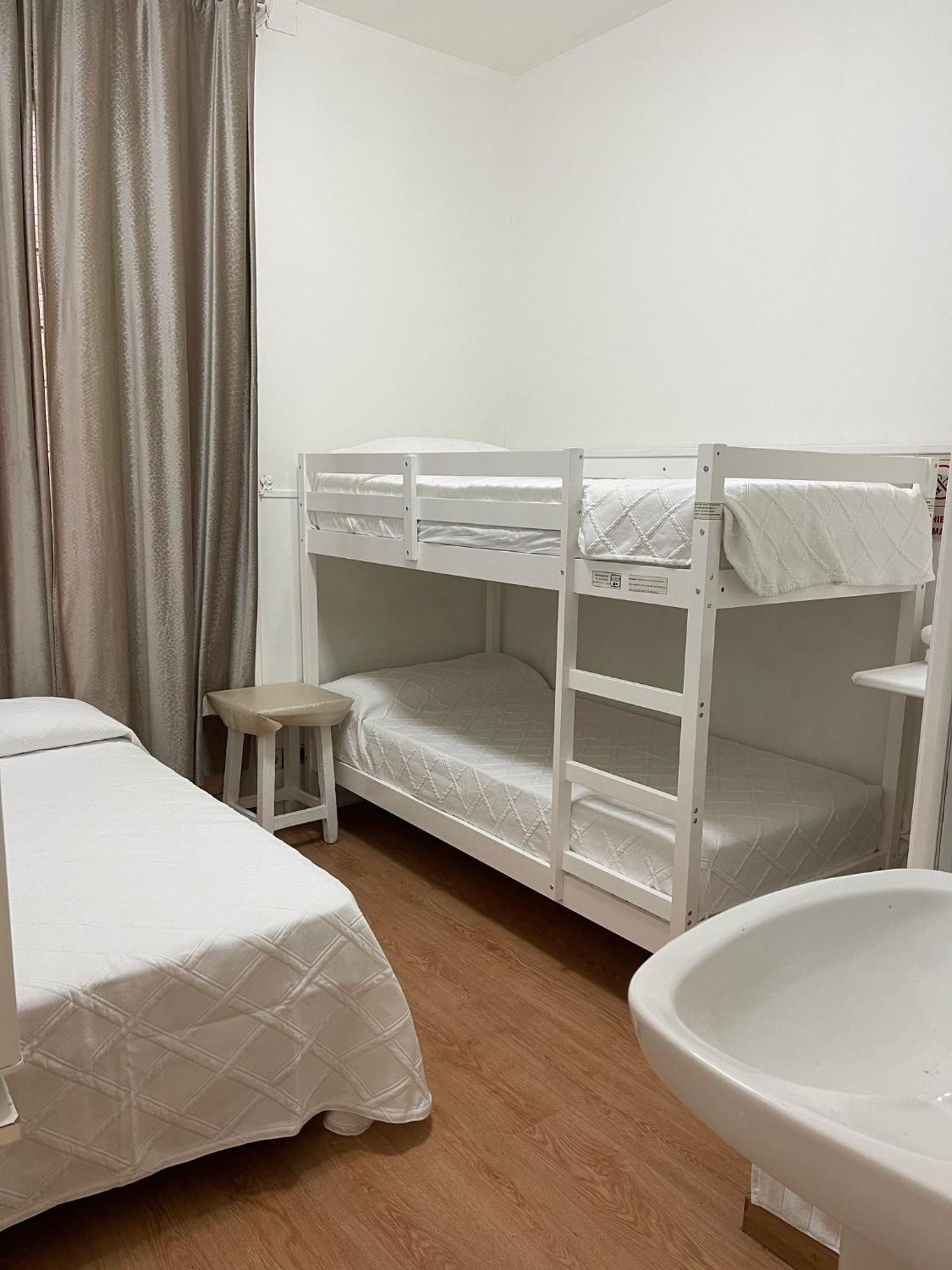 Hostal Daniel Madrid Eksteriør bilde